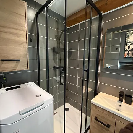 Le Petit Nid Sous Le Toit *