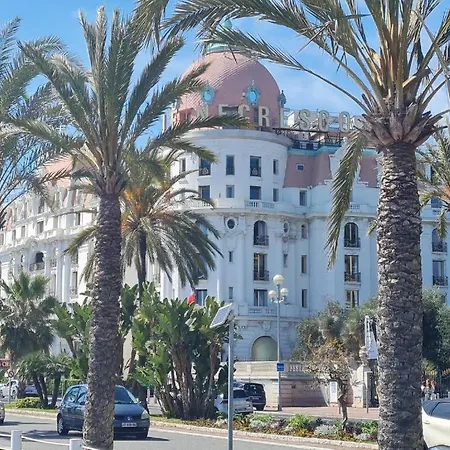 Le Petit Nid Sous Le Toit Apartment Nizza